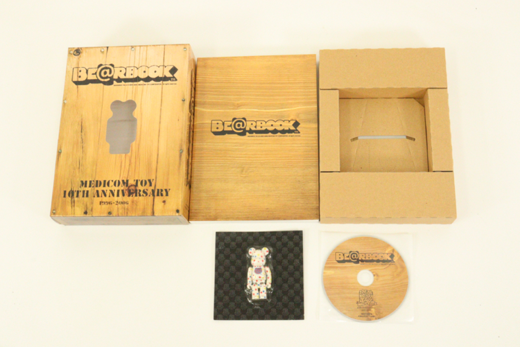 ベアブリック メディコムトイ 10周年 BE@RBOOK 木箱 パッケージ 付属品一式