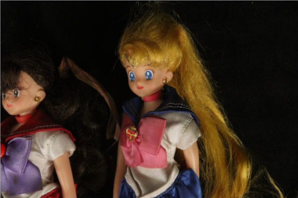 セーラームーンとセーラーマーズのドール。セーラームーンシリーズの着せ替え人形。セーラームーンドールの顔や衣装の状態。